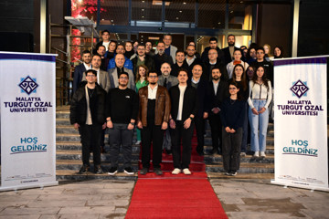 DÖNEM 1 İFTAR YEMEĞIMIZDE "TIP AILESI" OLARAK AYNI SOFRADA BULUŞTUK.