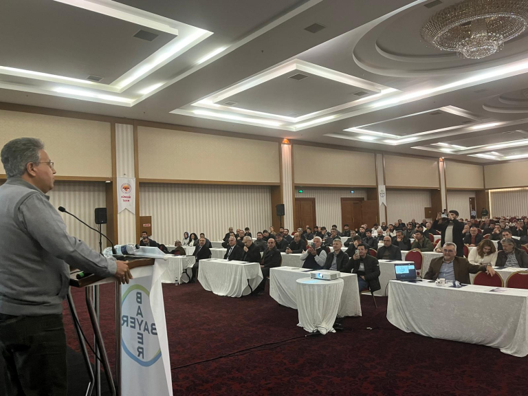 GÜNIŞIĞI TARIM TARAFINDAN ÖZEL SEKTÖR VE ÜRETICILERI BIR ARAYA GETIREN TOPLANTI