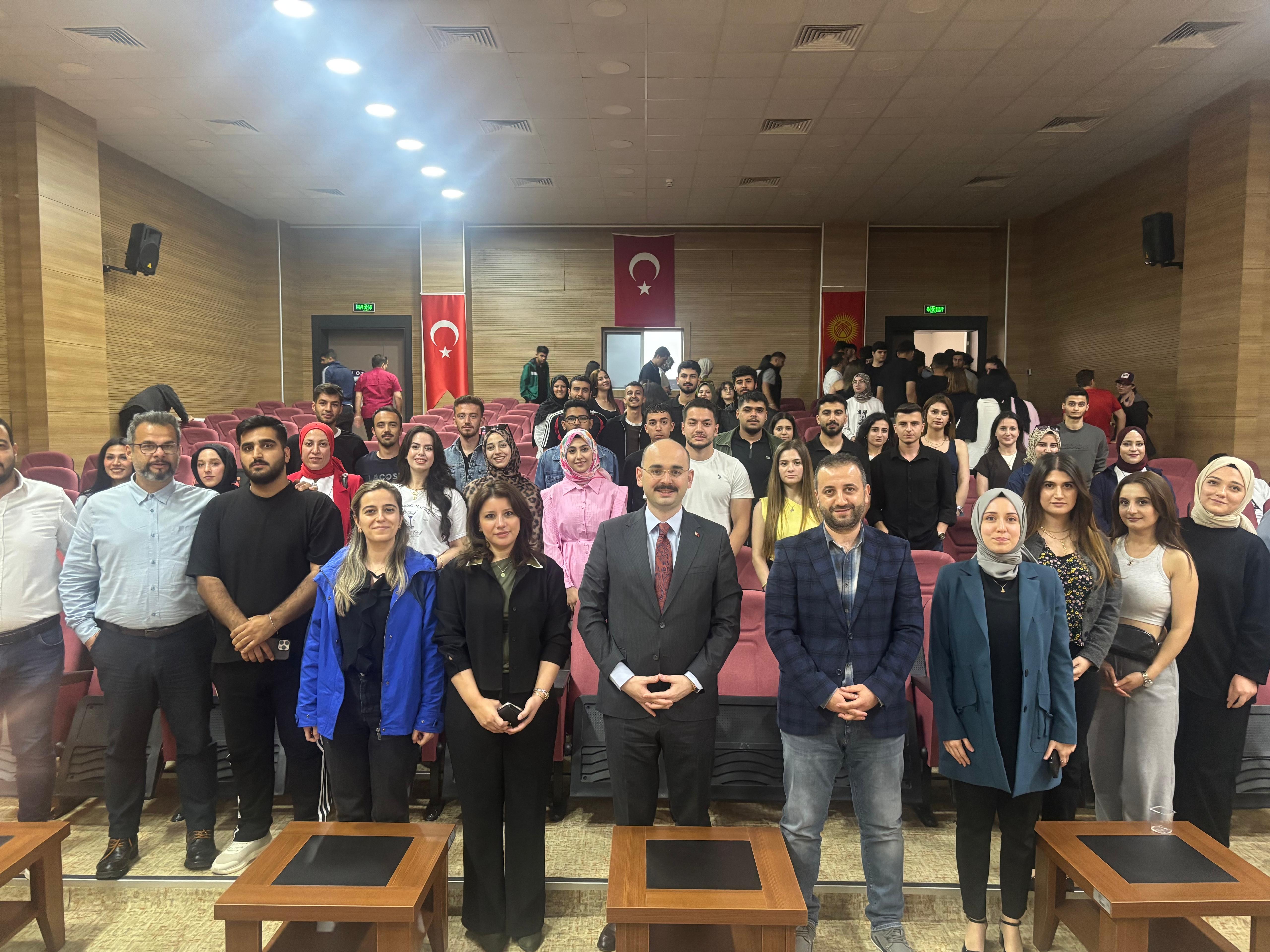 KARİYER GÜNLERİ KAPSAMINDA DOĞANŞEHİR KAYMAKAMI AHMET FATİH SUNGUR İLE SÖYLEŞİ PROGRAMI DÜZENLENDİ