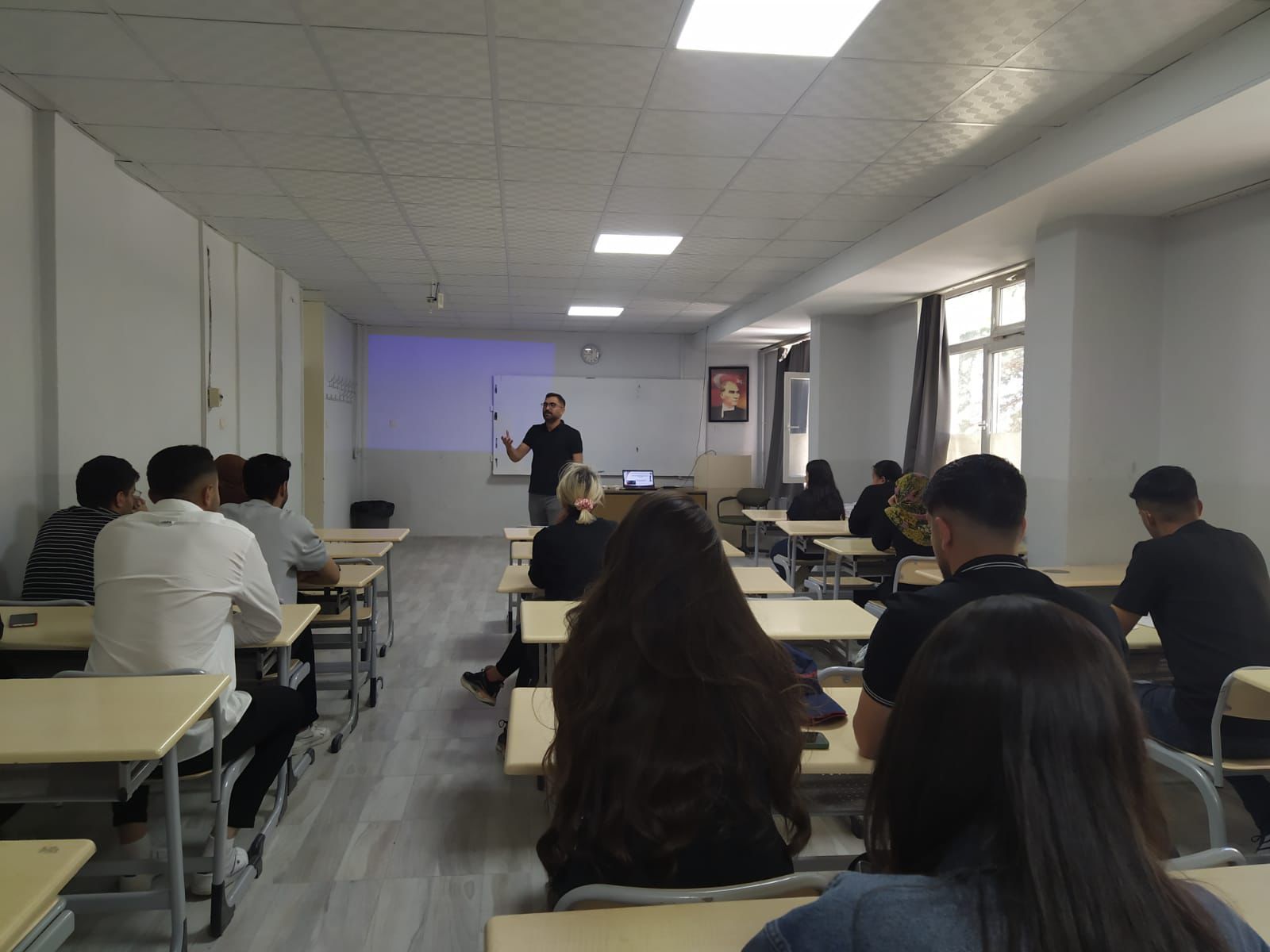 STAJYER ÖĞRENCILER İÇIN BAHÇE BAKIM İŞ SAĞLIĞI VE GÜVENLIĞI EĞITIMI 