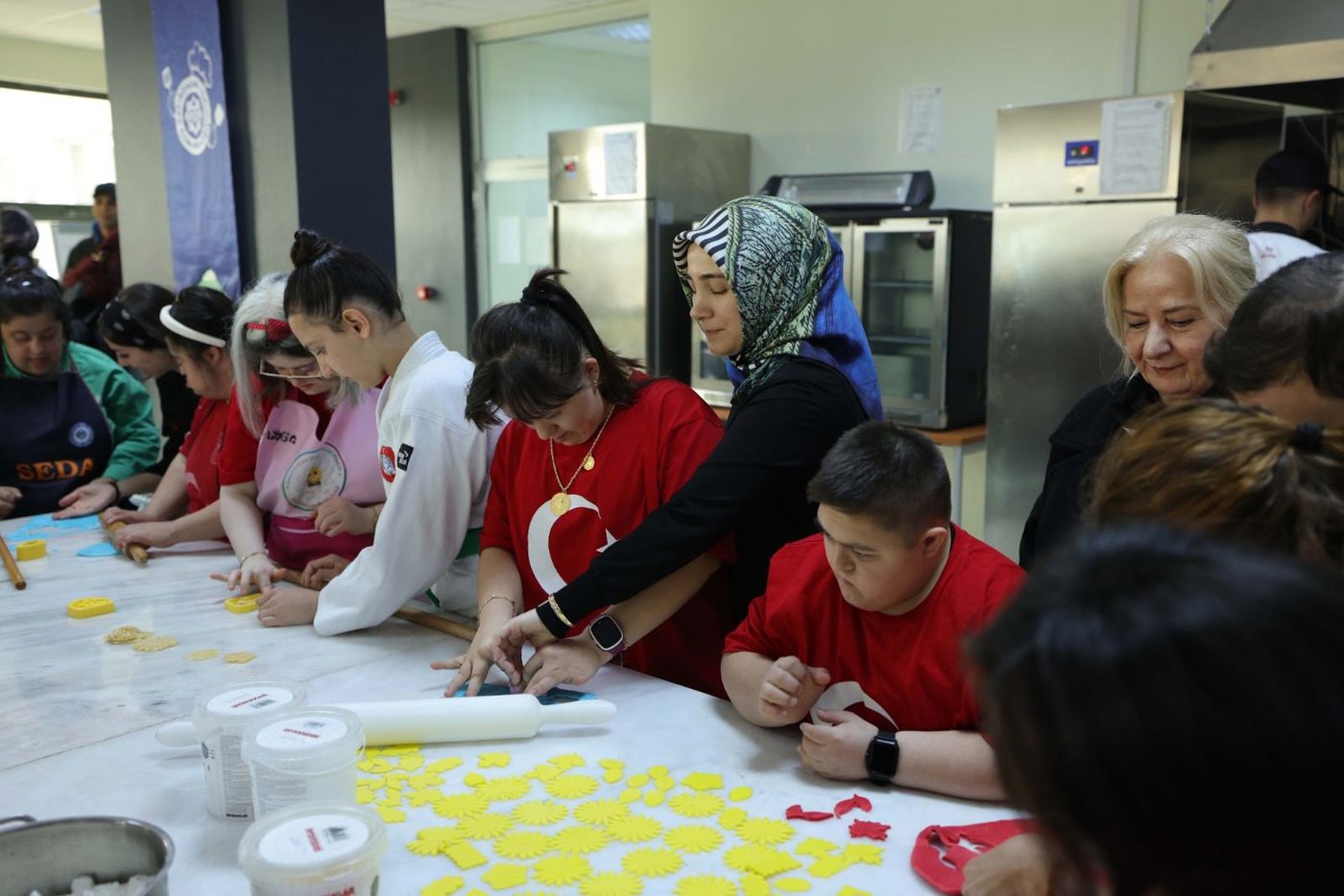 “Altın Kalpler Mutfağından Gülen Yüzlerle Servis Projesi” +1 Üniversite Programı Açılış Töreni Gerçekleştirildi